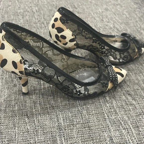 BEBE , leopard fur, lace, & patent studded bow on toes pumps!😊 - Picture 5 of 6